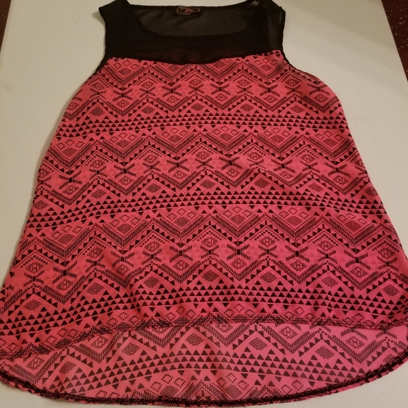 Black and pink tank - Picture 1 of 1